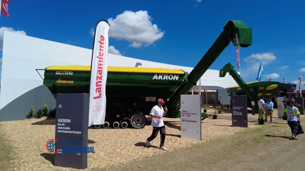 Akron lanza una tolva con orugas y apunta a mercados globales