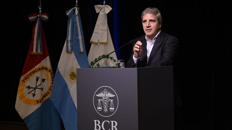 Caputo anunció en Rosario la cesión de la A012 a Santa Fe: clave para destrabar la logística del agro