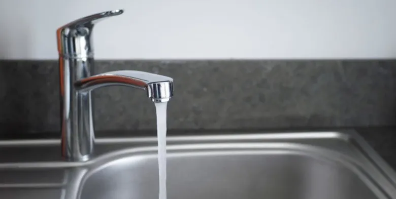 Un plástico que “bebe del aire”: la innovación noruega que podría cambiar el acceso al agua